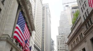 Dólar y oro en equilibrio inestable antes de la decisión de política monetaria de la Fed